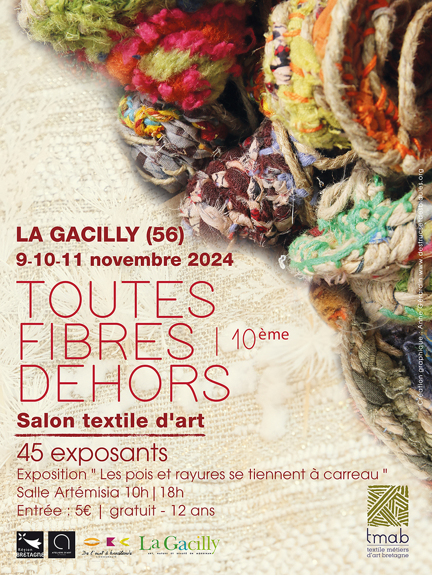 Affiche du salon "Toutes Fibres Dehors" à La Gacilly, présentant des tissus artisanaux et des créations en laine.