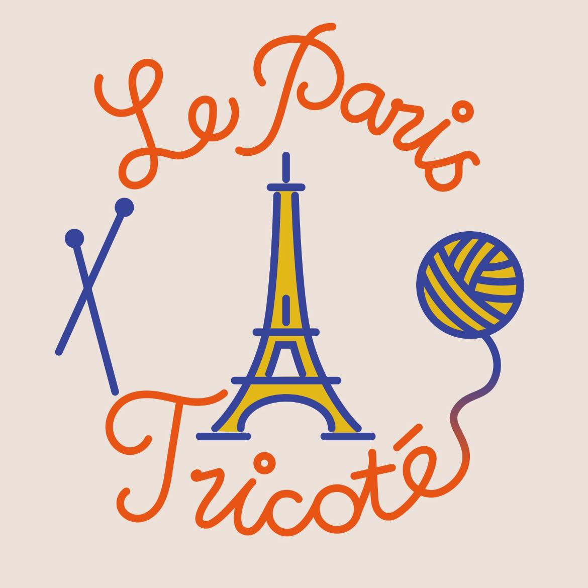 Logo coloré de "Le Paris Tricoté" avec la Tour Eiffel, un pelote de laine et des aiguilles à tricoter.
