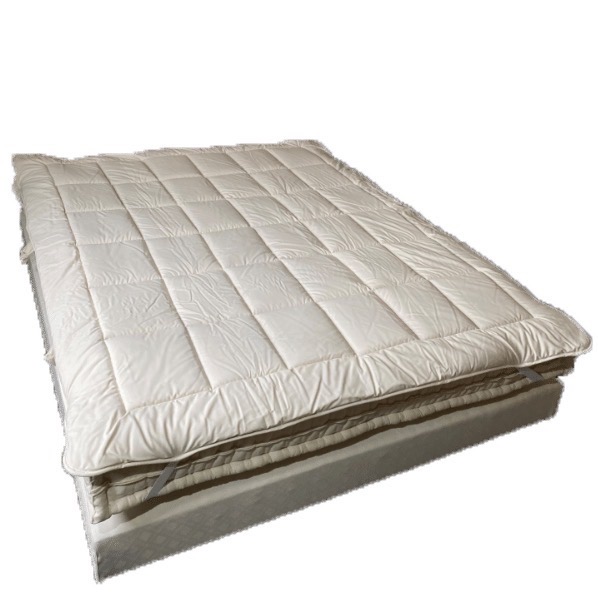 Surmatelas en pure laine normande, alliant confort et production locale artisanale.
